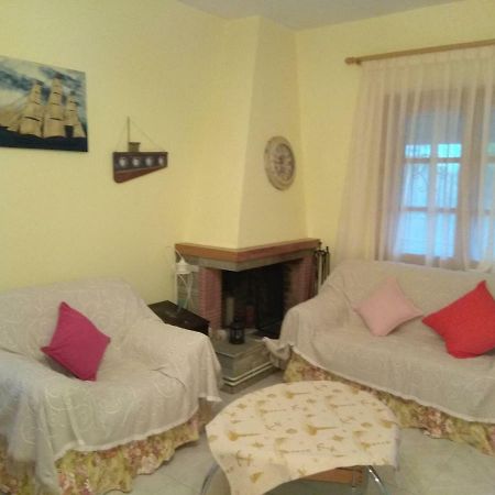 Family Seaside House In Mouries Villa Паралия Дионисиу Екстериор снимка